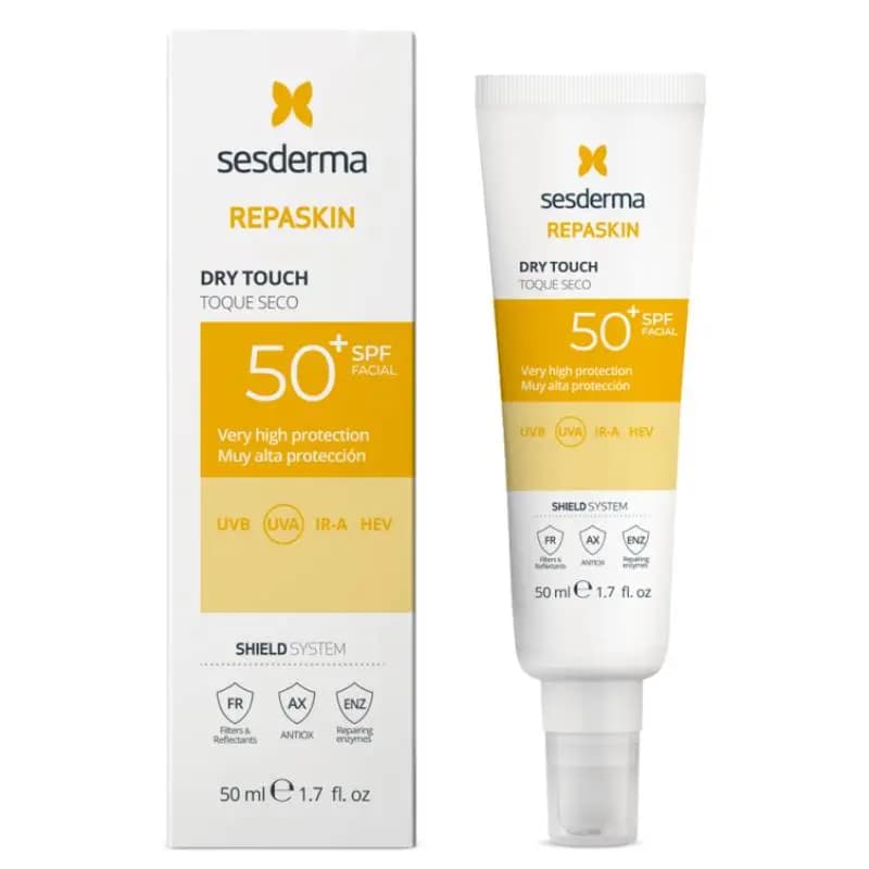 Дневной солнцезащитный крем с матовым эффектом для лица Dry Touch SPF50